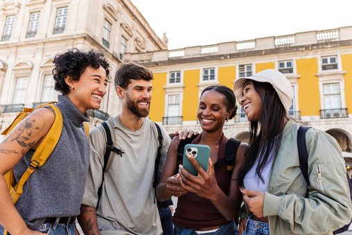 Explore o app Clube Candeias e viaje com praticidade e viva a experiência de associado