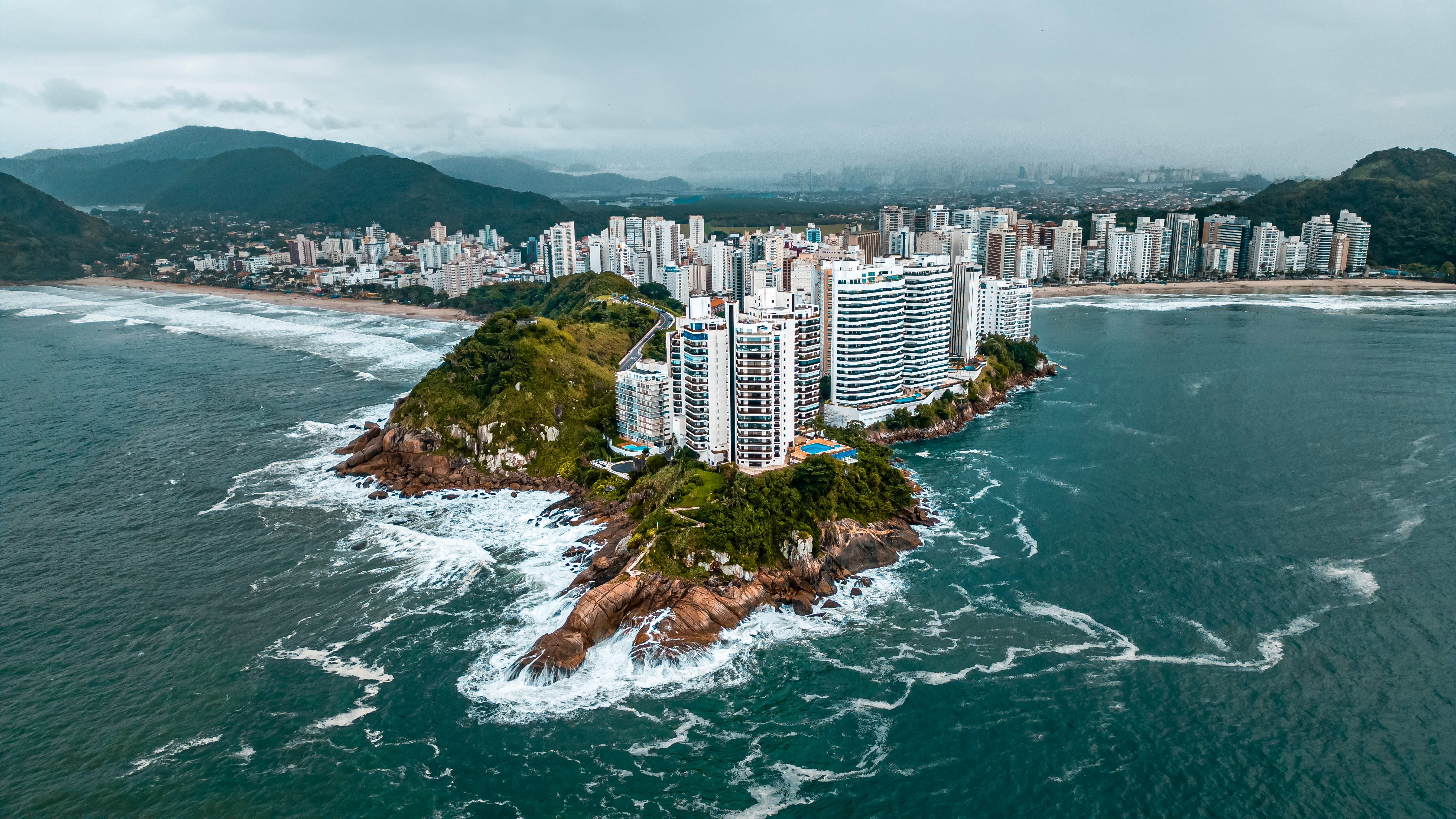 Guarujá: o litoral ideal para escapadas rápidas com conforto e economia