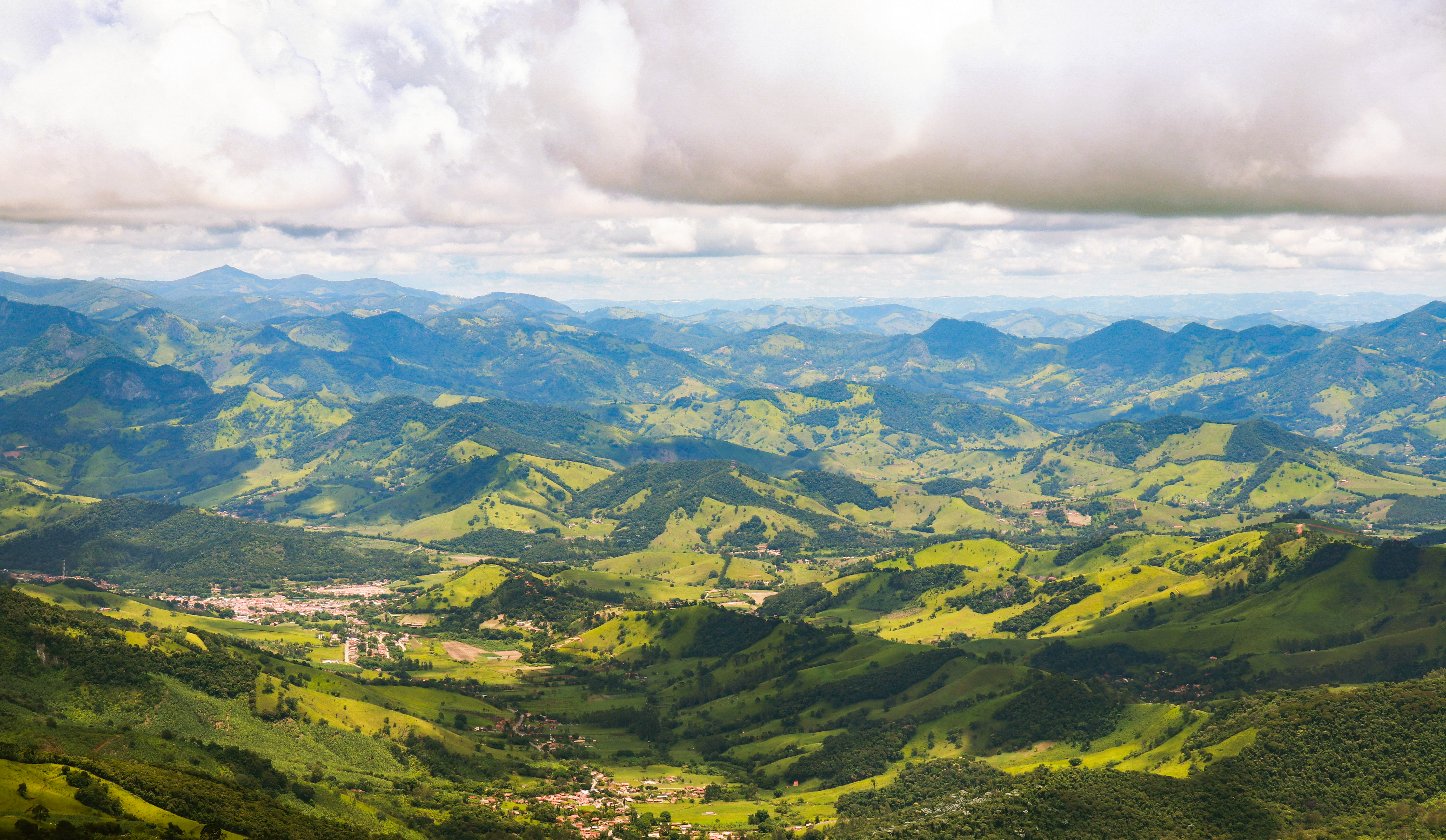 5 destinos para se conectar com a natureza: cachoeiras, trilhas e refúgios naturais